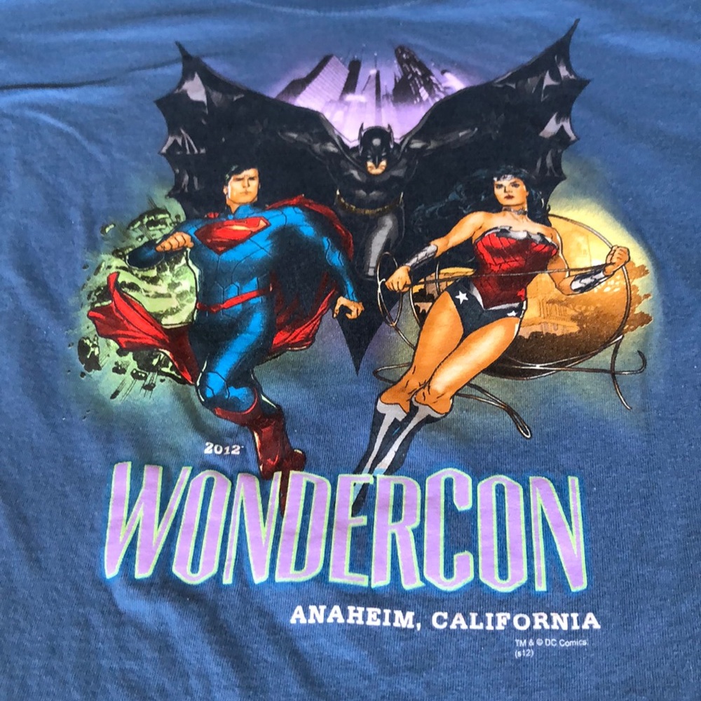 Men’s medium light blue T 2012 WonderCon
